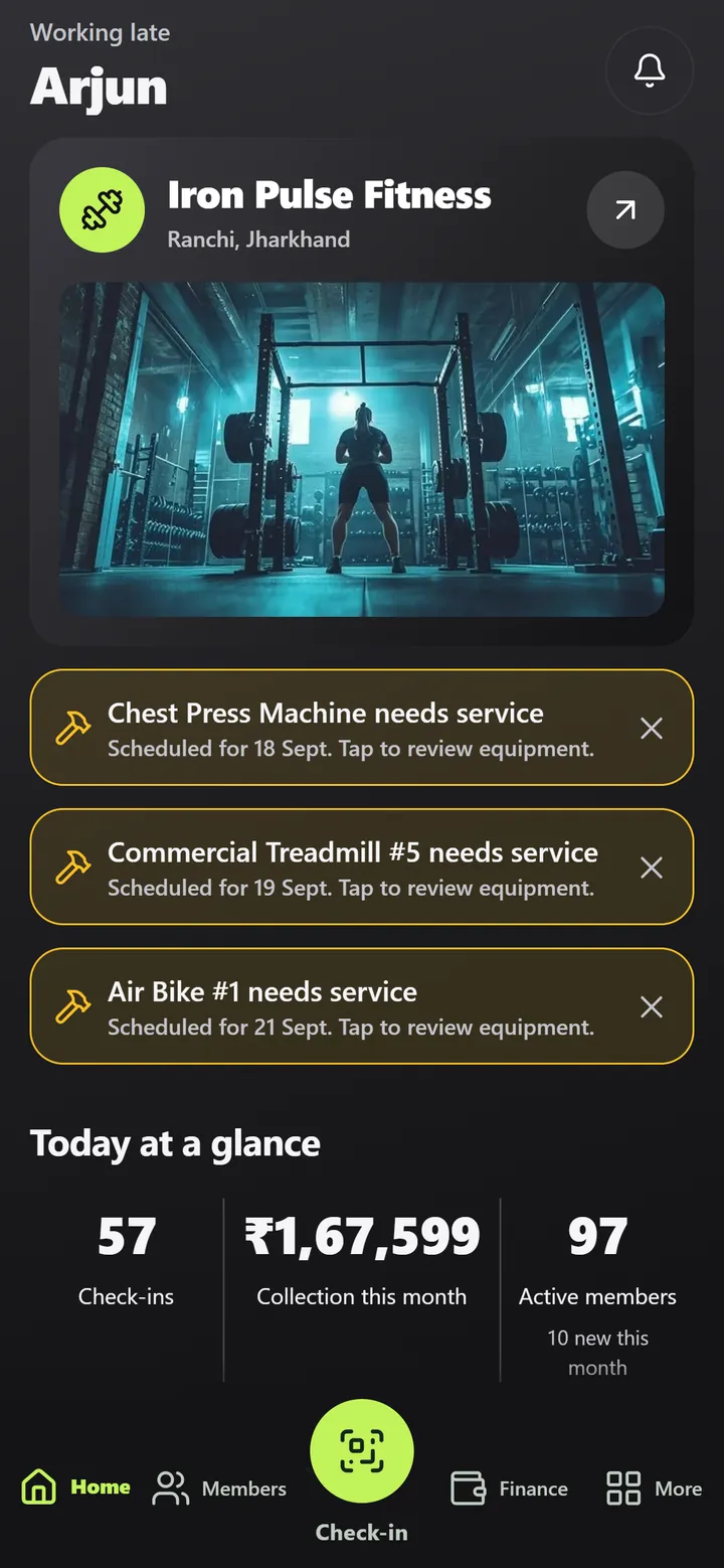 VIOFIT owner app home screen in the Charcoal theme, showing today's check-ins, collections and active members