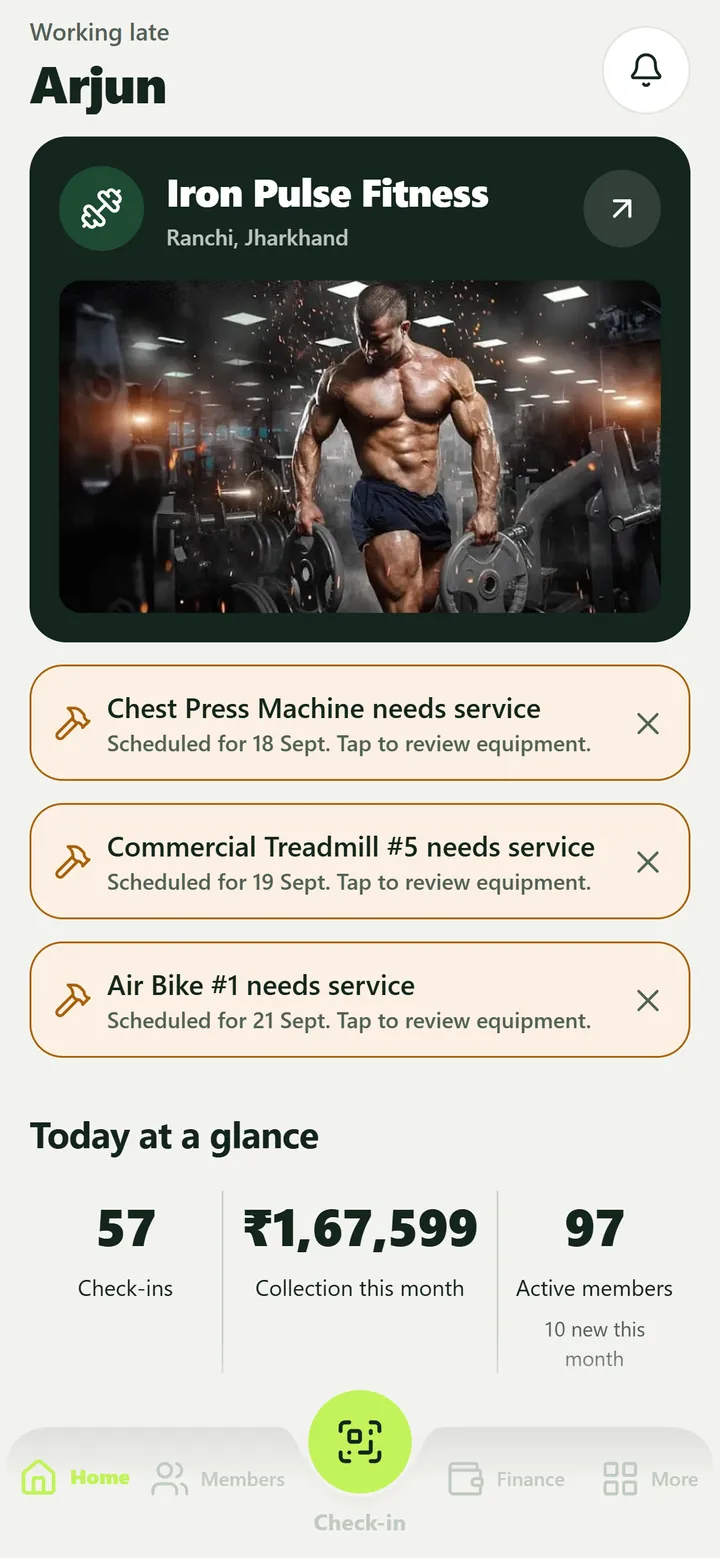 VIOFIT owner home screen showing today's check-ins, monthly collection and active members